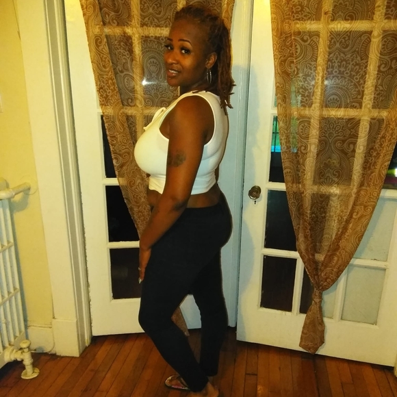Meet your Posher, Shareta - Picture 1 of 1